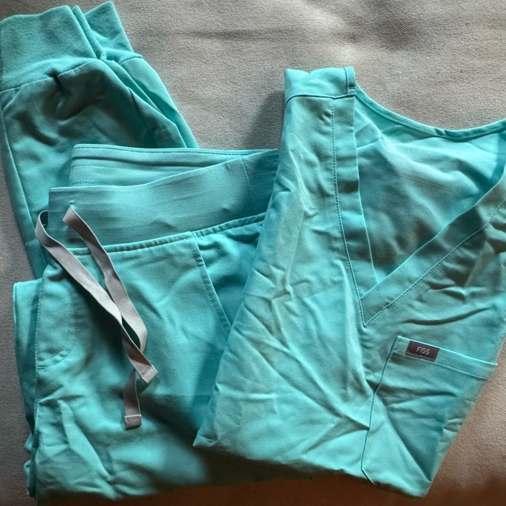 Figs Women's Scrub Set Teal S/T Zamora Joggers, XS top